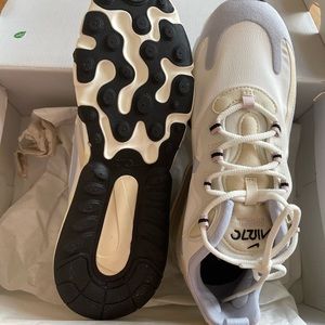 Women Nike Airmax react